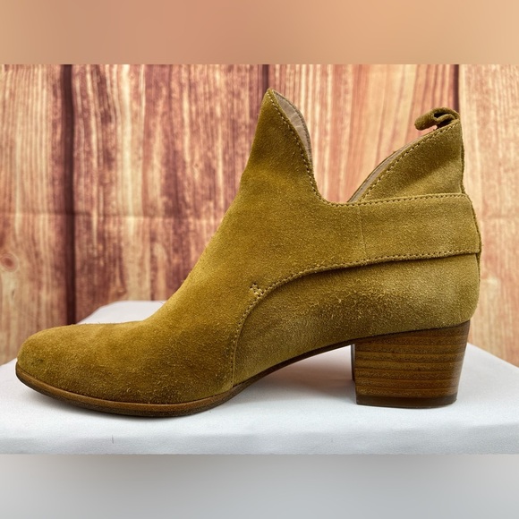 Marc Jacobs ginger tan suede interlock booties women’s size 8.5 brand size 38.5 - Picture 7 of 17